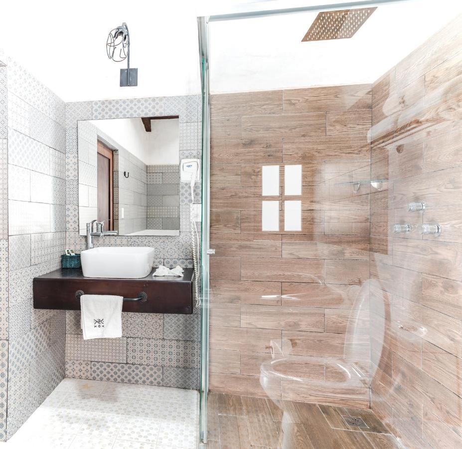 Yox Hotel Boutique San Cristobal de las Casas Exterior photo A shower enclosure