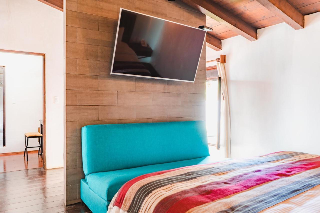 Yox Hotel Boutique San Cristobal de las Casas Exterior photo A television mounted on a wall