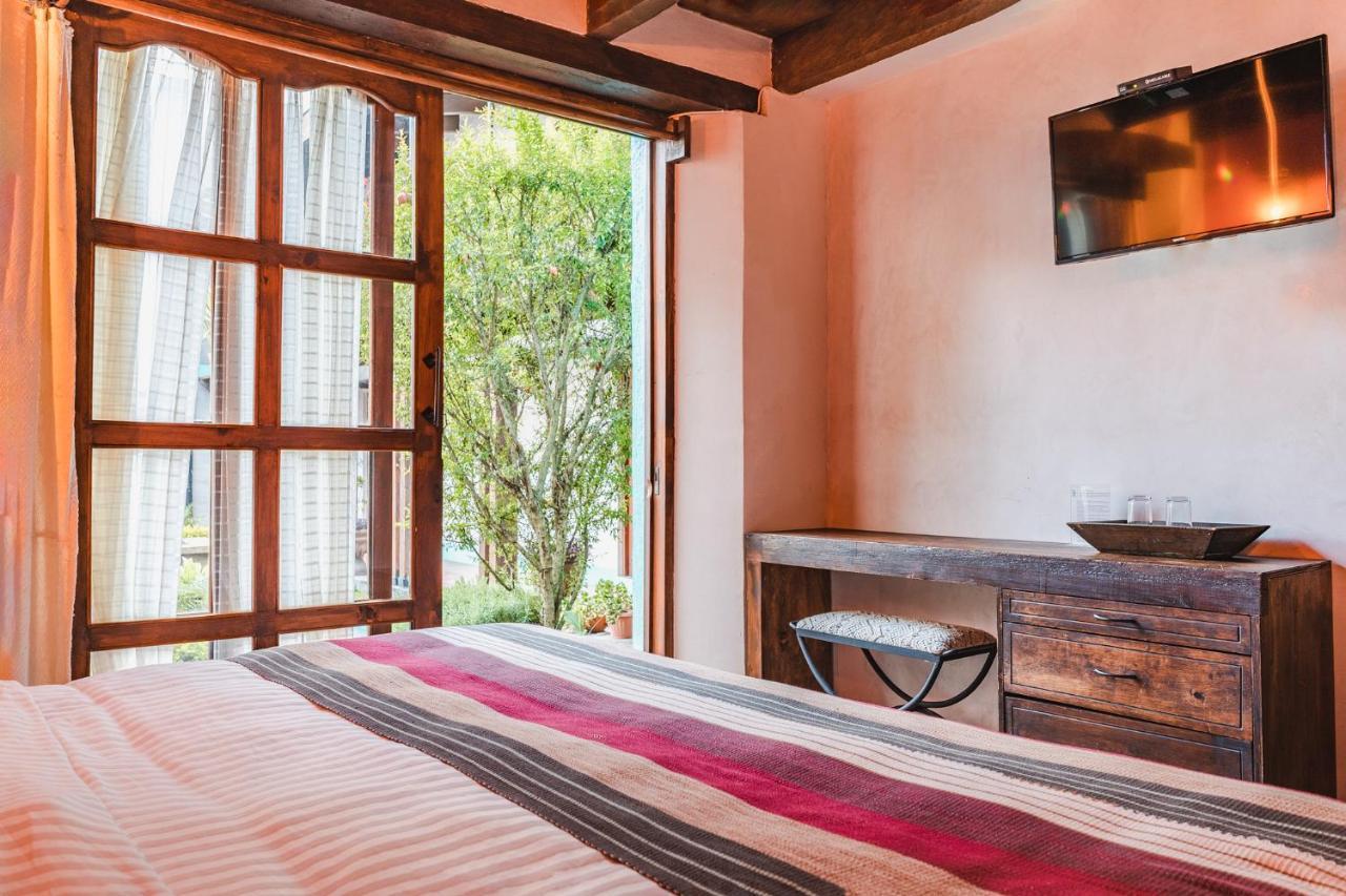 Yox Hotel Boutique San Cristobal de las Casas Exterior photo A room at the hotel