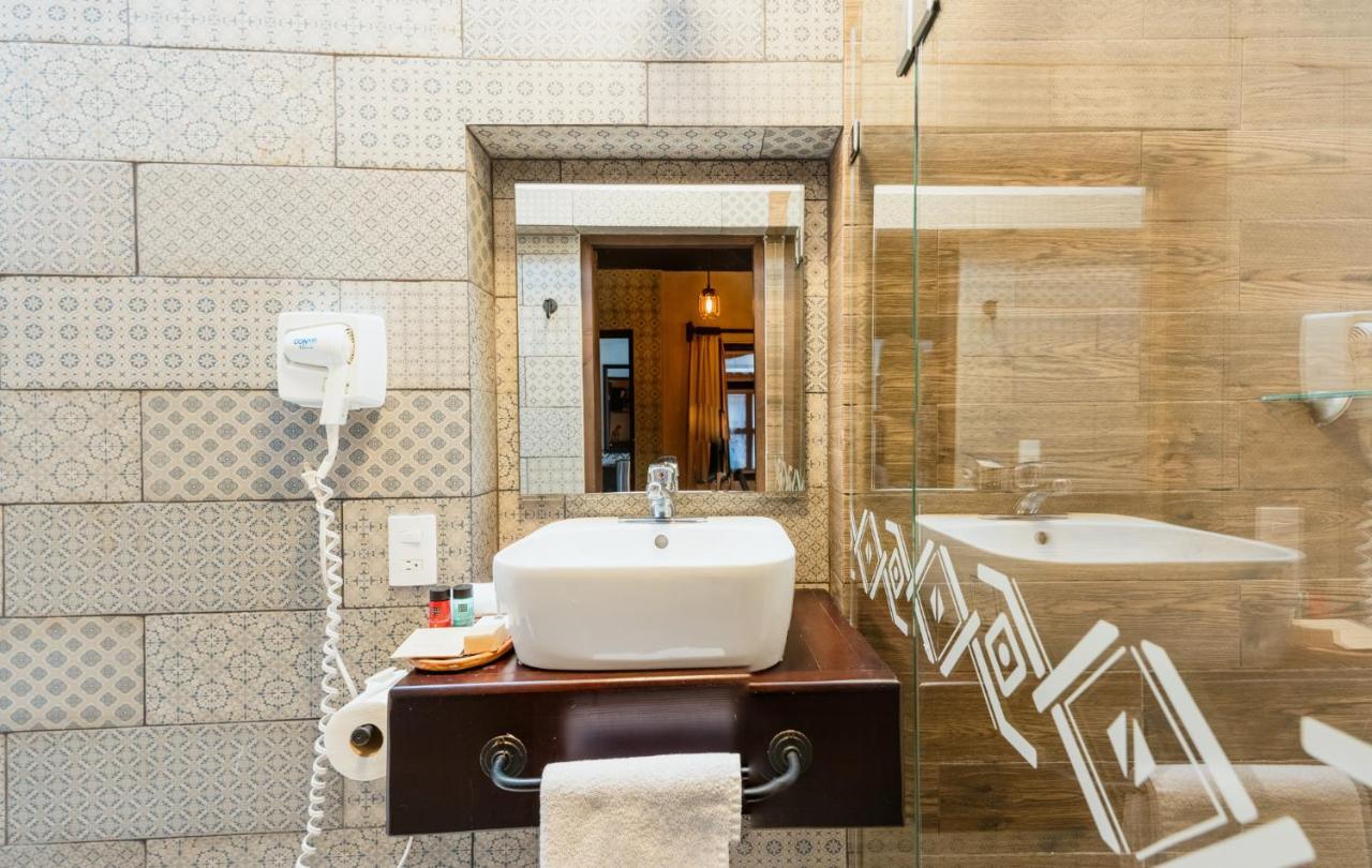 Yox Hotel Boutique San Cristobal de las Casas Exterior photo Bathroom