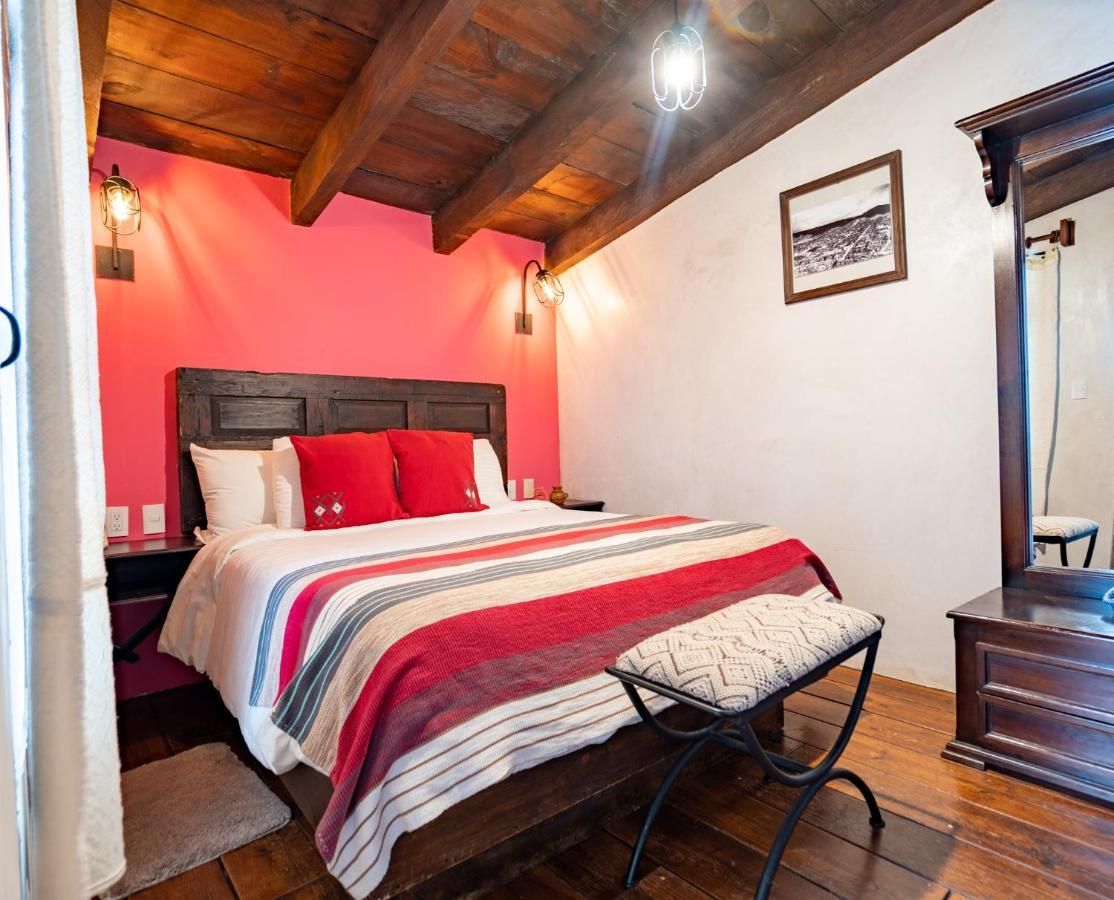 Yox Hotel Boutique San Cristobal de las Casas Exterior photo A bedroom at the hotel