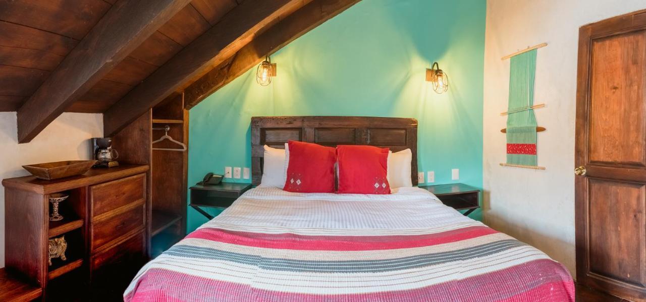Yox Hotel Boutique San Cristobal de las Casas Exterior photo A bedroom at the hotel