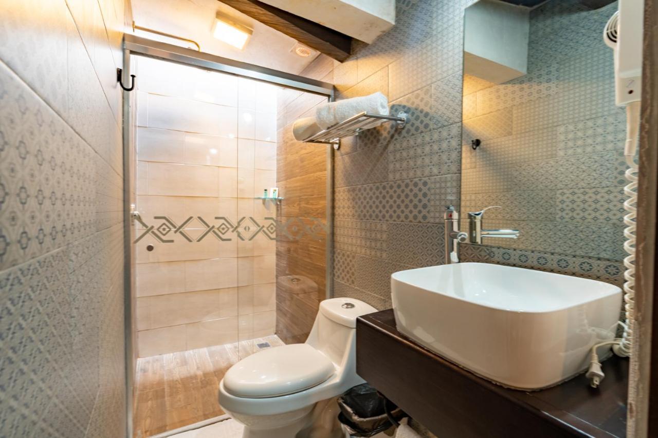 Yox Hotel Boutique San Cristobal de las Casas Exterior photo Bathroom with shower enclosure